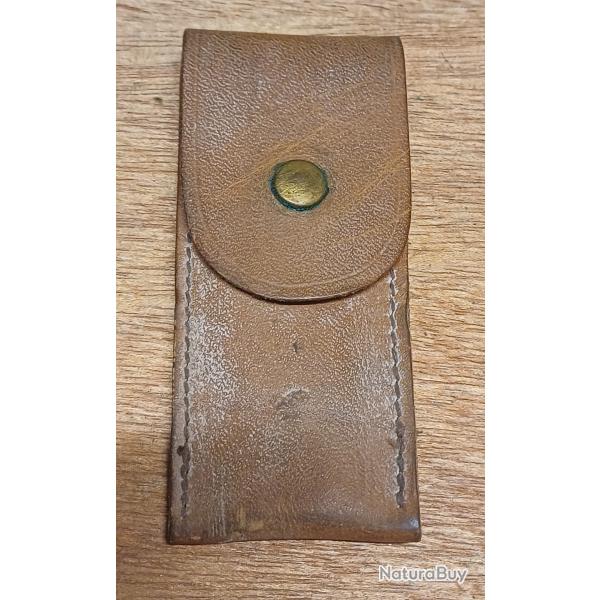 Ancien petit pochon militaire en cuir pour l'entretien du MAS 36 / MAS 49-56