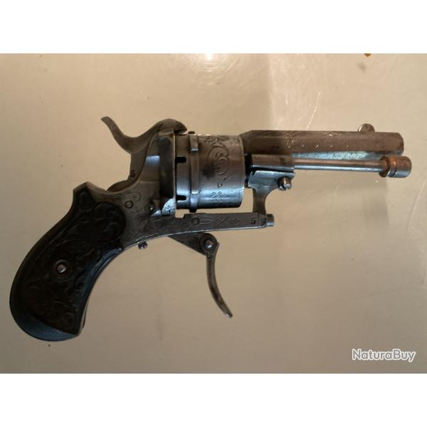 Petit revolver � percussion � broche syst�me lefaucheux calibre 5mm