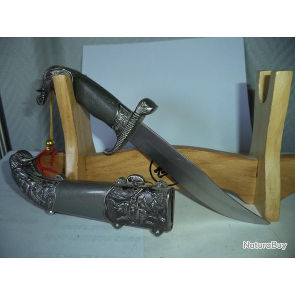 couteau poignard asiatique en m�tal . d�cor �l�phant