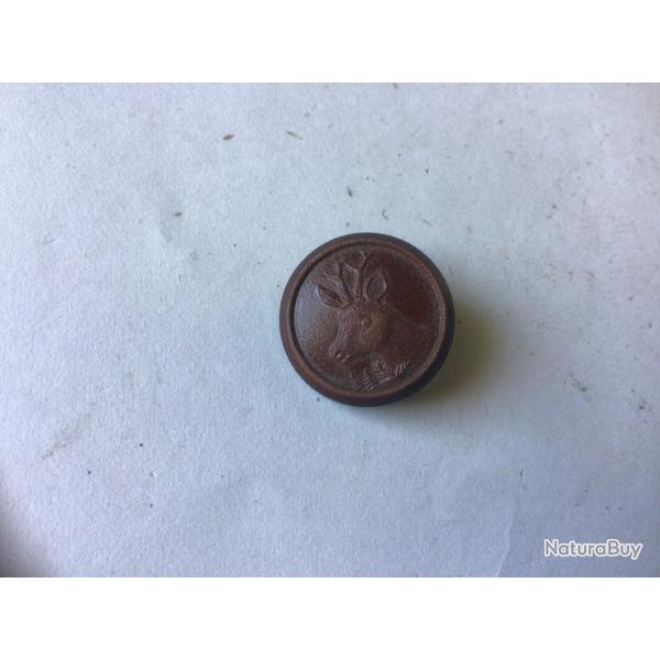 VENDU PAR LE- CUIRASSIER BOUTON  VENNERIE PLASTIQUE DUR