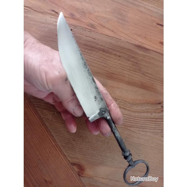 couteau forg� en acier carbone XC75, manche en clef