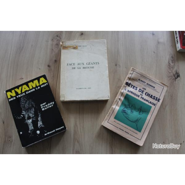 Trois livres en �tat moyen dur la chasse en Afrique