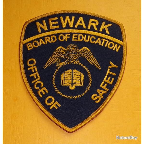 TISSU PATCH : NEWARK , BOARD OF EDUCATION , OFFICE OF SAFETY, DIMENSION VOIR PHOTOS, BON ETAT VOIR P