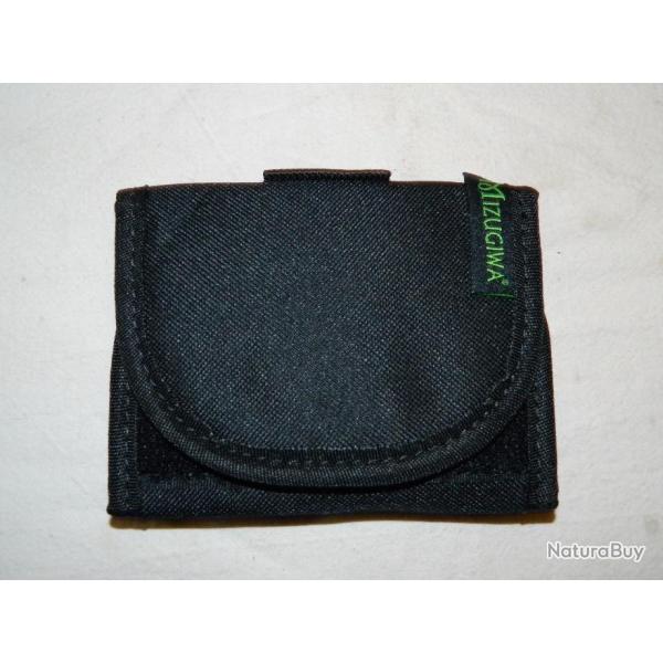 Etui pour 12 cartouches de grande chasse noir