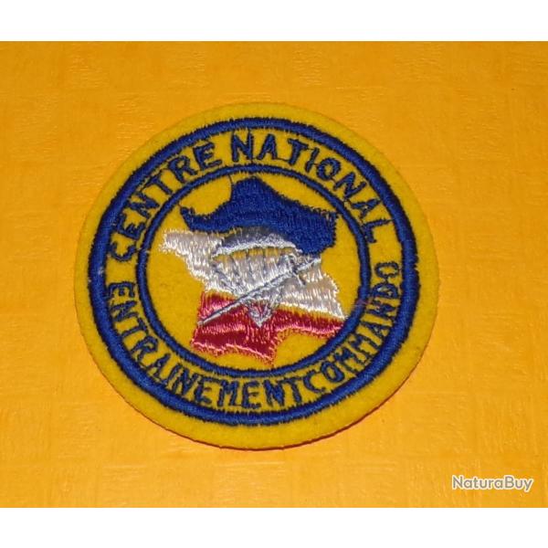 CENTRE NATIONAL ENTRAINEMENT COMMANDO   DIAMETRE 73 MM   , BON ETAT VOIR PHOTO . POUR TOUT RENSEIG