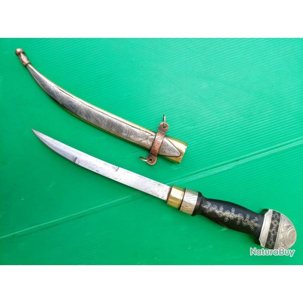 ANCIENNE ET  SUPERBE  DAGUE  KOUMYA  AVEC SON  FOURREAU  .