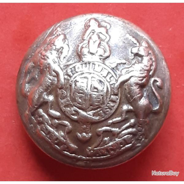 Bouton Militaire Anglais �17 en cuivre, ww1 et ww2.