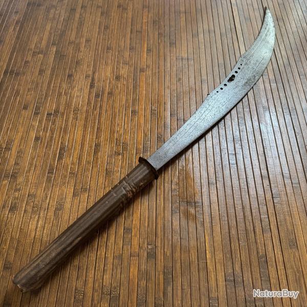 IMPORTANT SABRE A DEUX MAINS D'ASIE LAME MOTIFS AJOUR� ET GRAV�E IMPOSANT 1,650 KG 101 cm