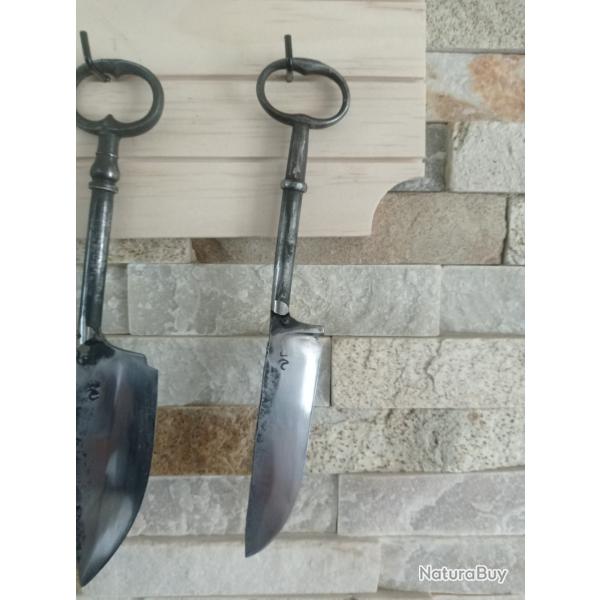 3 couteaux d'office forg�s en acier carbone  manches en clefs