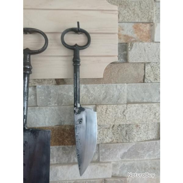 3 couteaux d'office lames forg�es en acier carbone  manches en clefs