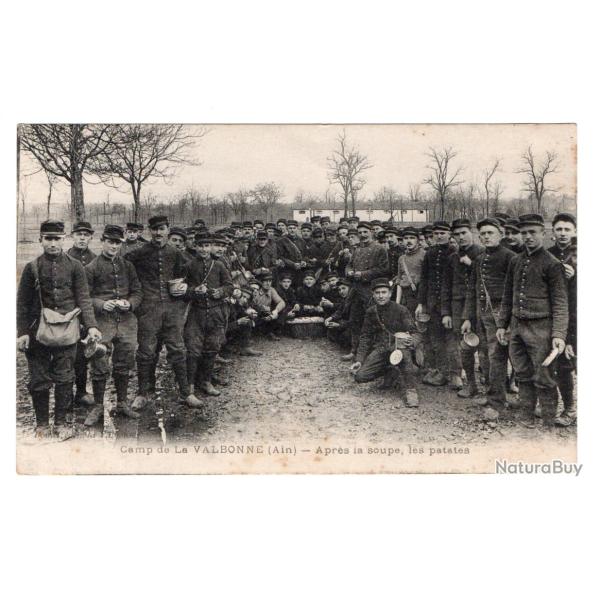 CPA - Camp de la Valbonne, apr�s la soupe, les patates" N�1020