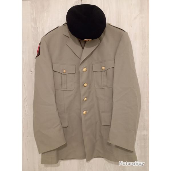 Veste uniforme et B�ret Sant� des arm�es Fran�aises