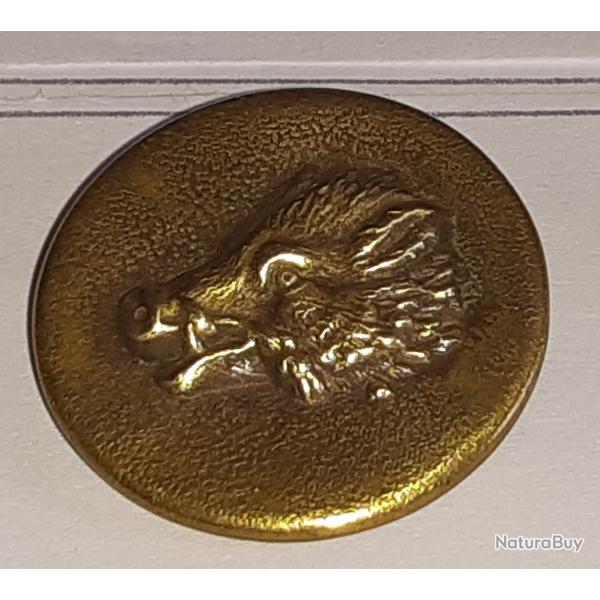 Bouton de livr�e de chasse, T�TE SANGLIER � GAUCHE, �25, laiton/acier. Marque R-L & F(RERES) -Lot A3
