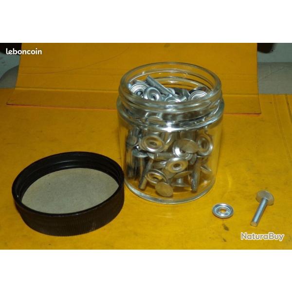 BOITE DE RIVETS DE LONGUEUR 25 MM DE COULEUR ARGENTES , FABRICATION FRANCAISE , BON ETAT VOIR PHOTOS