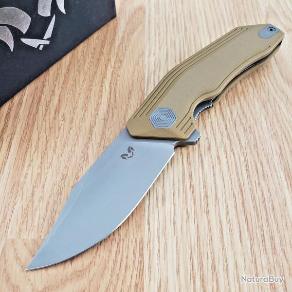 Couteau Damned Designs Cerberus Tan Lame Clip Point Acier 14C28N Manche G-10 KIVT Linerlock DMN005GT