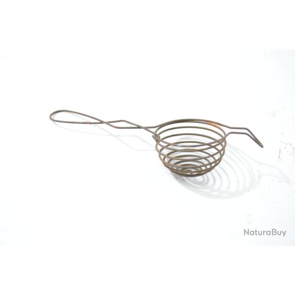 Ancien petit panier cuit oeuf dur en fil de fer. D�co cuisine camping chasse