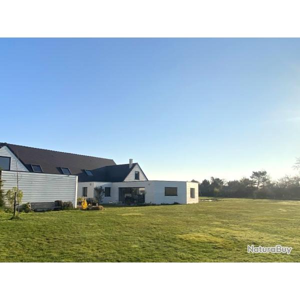 Domaine d'exception de 7.5 Hectares avec Maison de Caract�re, �tang, Hutte et box pour chevaux