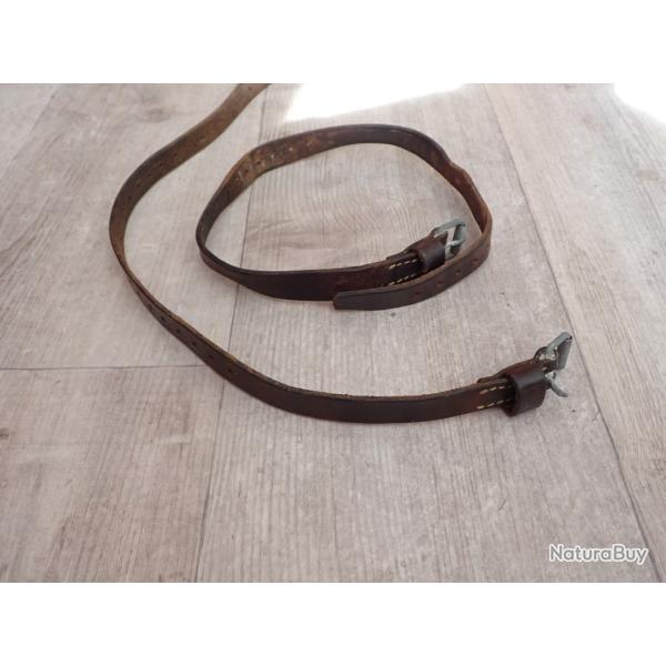 2 sangles, lanires en cuir pour brellage, sac poils, havresac Suisse. Pour la couverture, gamelle
