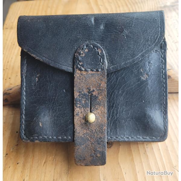 Ancienne cartouchi�re militaire en cuir