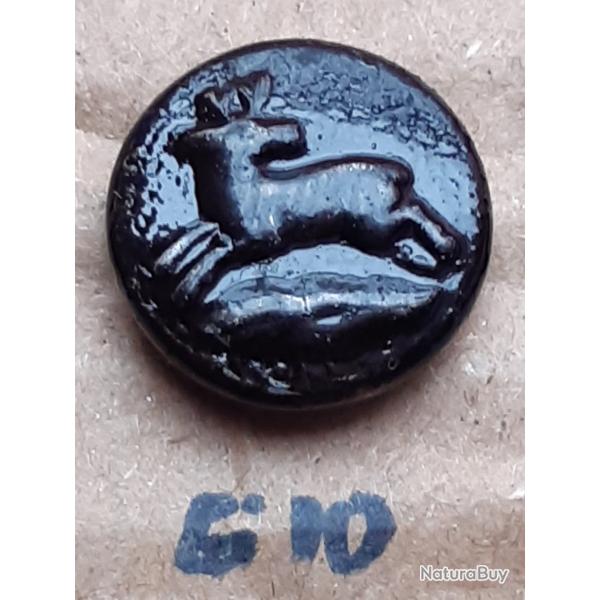 Bouton de chasse, Chevreuil, M.F.B.P.  GRENOBLE , �16, acier. Noir, Lot E10.