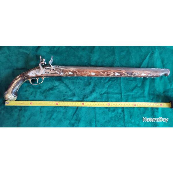 Tr�s grand et imposant pistolet � silex � l'oriental de 63cm de longueur! pour d�coration