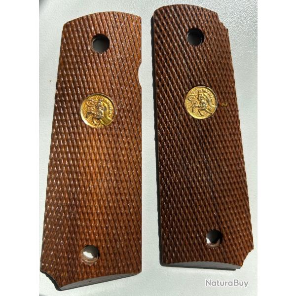 PLAQUETTES COLT OFFICER'S BOIS, logo  COLT