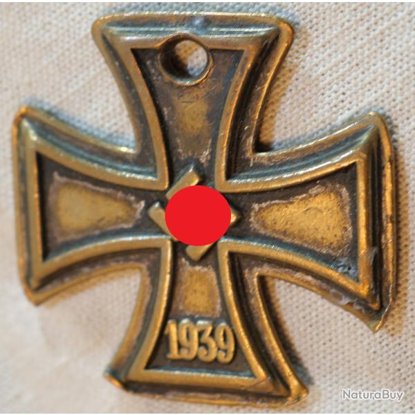 Croix de fer dor�e avec un trou - ref  CAE25CXF001 - COPIE - REPRODUCTION