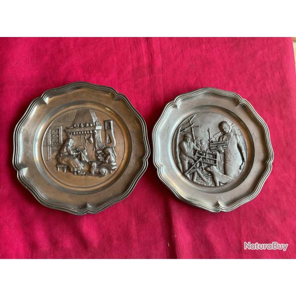 Lot de deux assiettes en �tain, pas de prix de r�serve