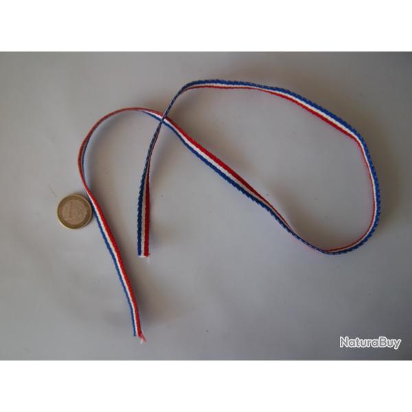 ruban bleu-blanc-rouge longueur 70 cms pour m�daille