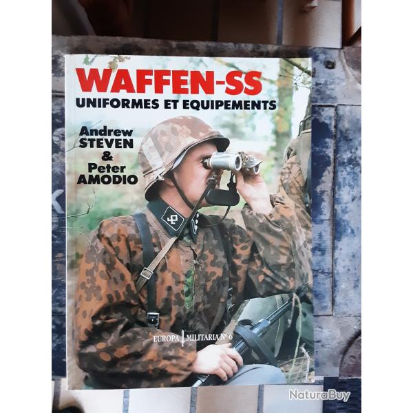 Livres uniformes waffen ss