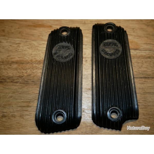 Rare paire de plaquettes de pistolet UNIQUE Mod�le 17 KRIEGSMODELL