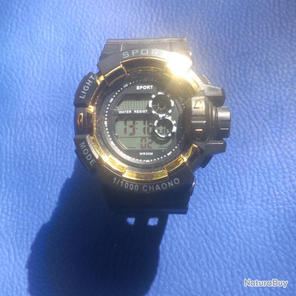 montre style G SHOCK noir et or