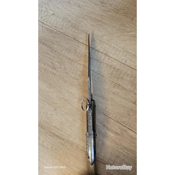 Couteau tarry levigne