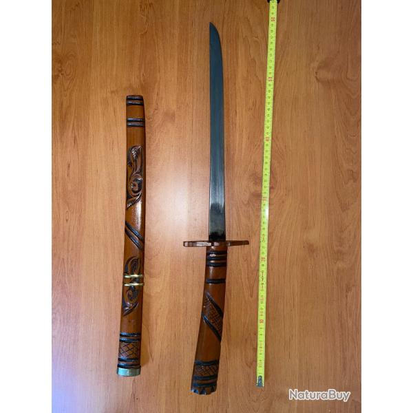�p�e artisanale en bois sculpt� - lame acier - 78 cm