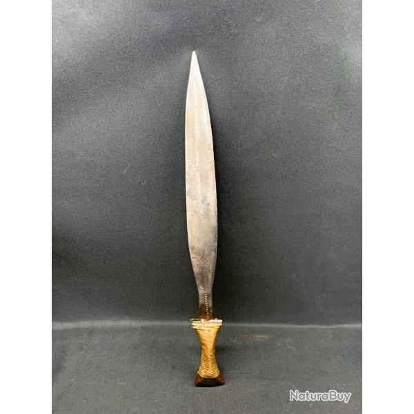 COUTEAU ETHNIQUE AFRICAIN BOA ZANDE, FIN DU XIX / DEBUT DU XX SIECLE ZAIRE 37 cm
