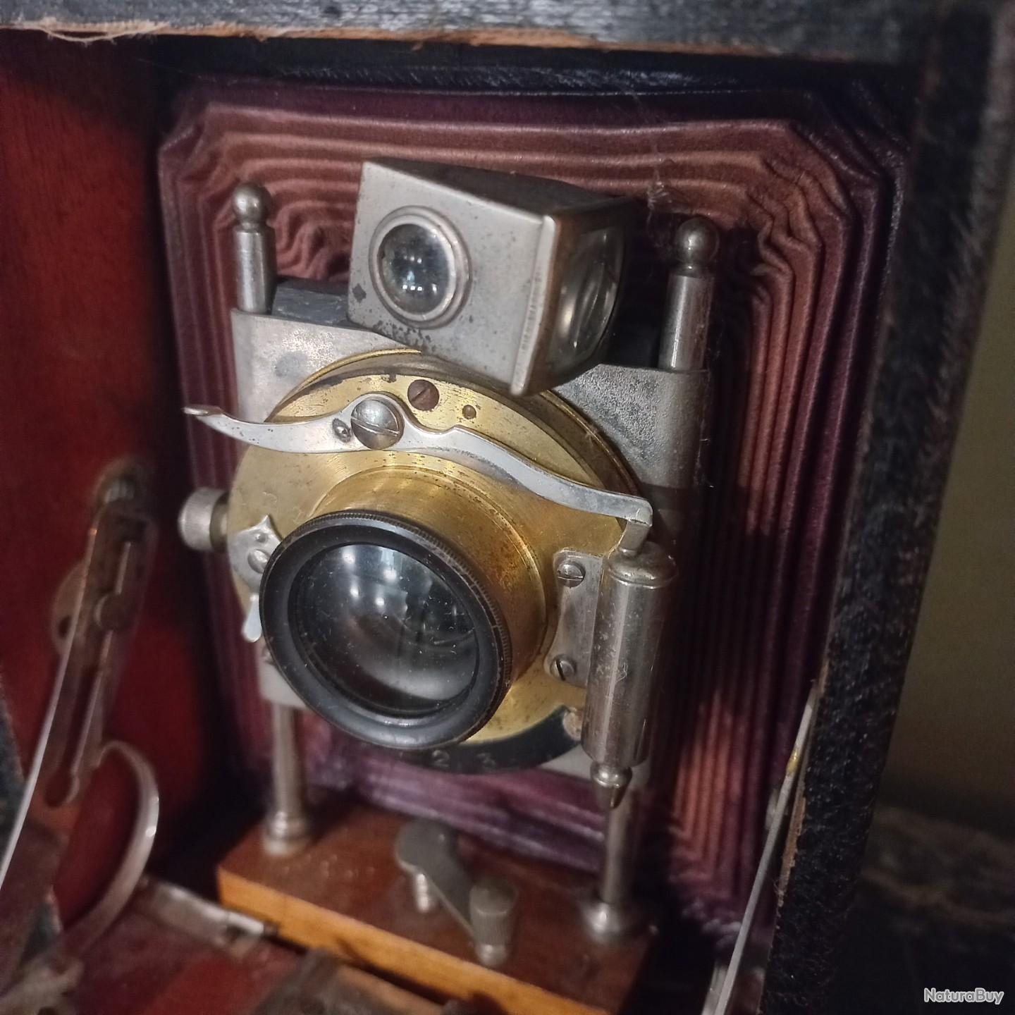 Ancien appareil photo à soufflet vintage Photo Stock - Alamy
