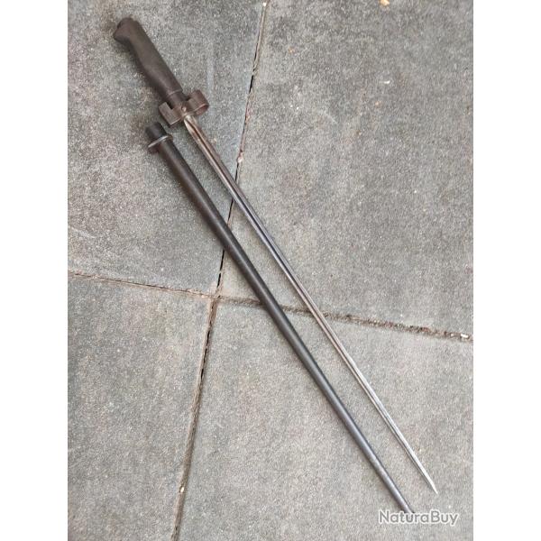 Ba�onnette pour fusil Berthier  / Lebel poign�e acier bronz� en tbe