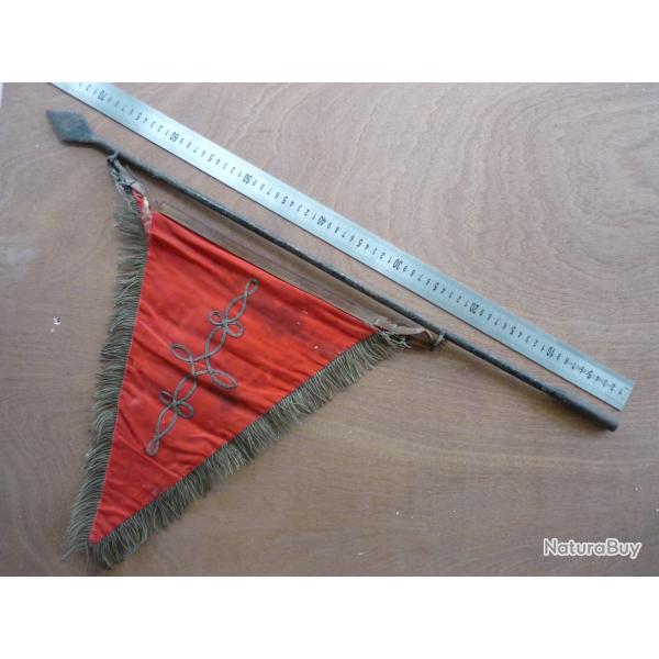 Porte-fanion avec fanion sur la basse Mas 36 N�5