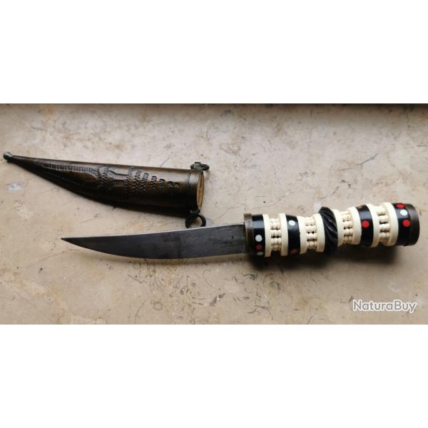 Joli couteau origine syrienne de collection Ancien poignard en os