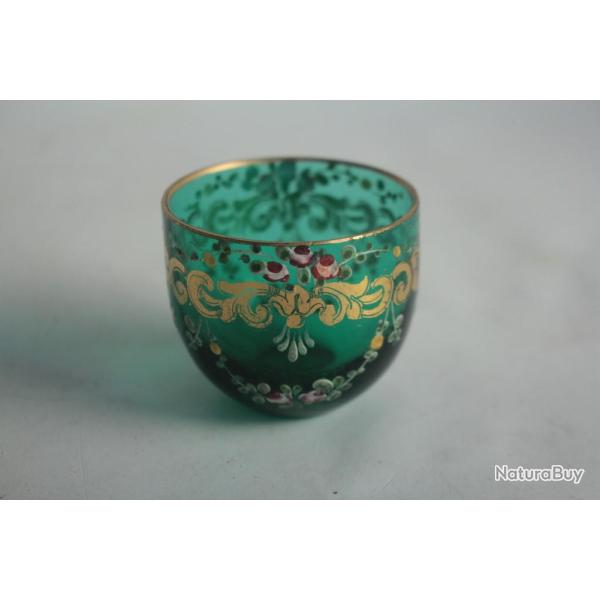 Ancien verre � liqueur cristal vert �maill� or