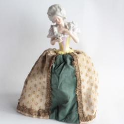 Demi figurine porcelaine Femme Marquise à la rose
