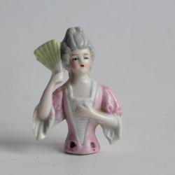 Demi figurine porcelaine Femme Marquise à l'éventail
