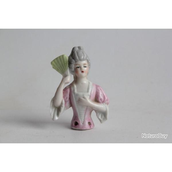 Demi figurine porcelaine Femme Marquise � l'�ventail