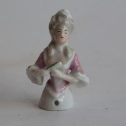 Demi figurine porcelaine Femme Marquise
