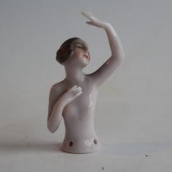 Demi figurine porcelaine Femme nue chevelure dorée