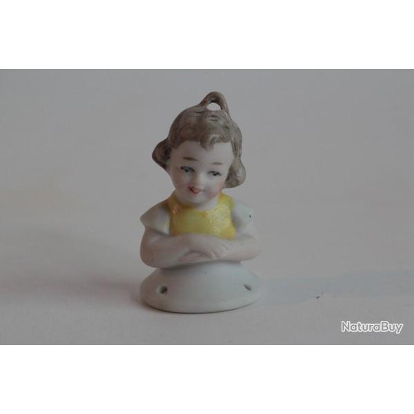 Demi figurine porcelaine biscuit Fillette