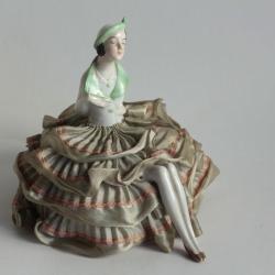Demi figurine porcelaine Garçonne Art déco Pique aiguilles