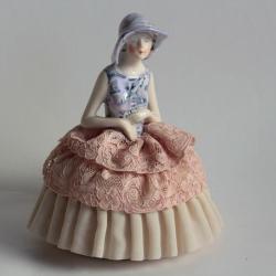 Demi figurine porcelaine Femme Art déco Pique aiguilles
