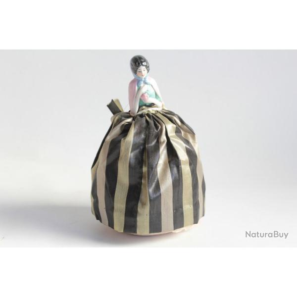 Demi figurine porcelaine Femme Pique aiguilles