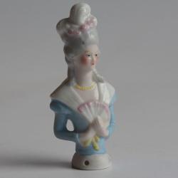 Demi figurine porcelaine Marquise à l'éventail
